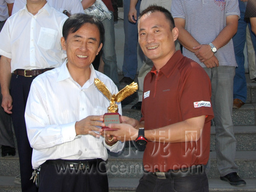 [萬(wàn)里行]雄鷹展翅任翱翔