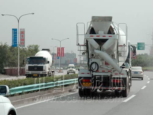 [萬里行]烏市建設(shè)緊 商砼車輪急